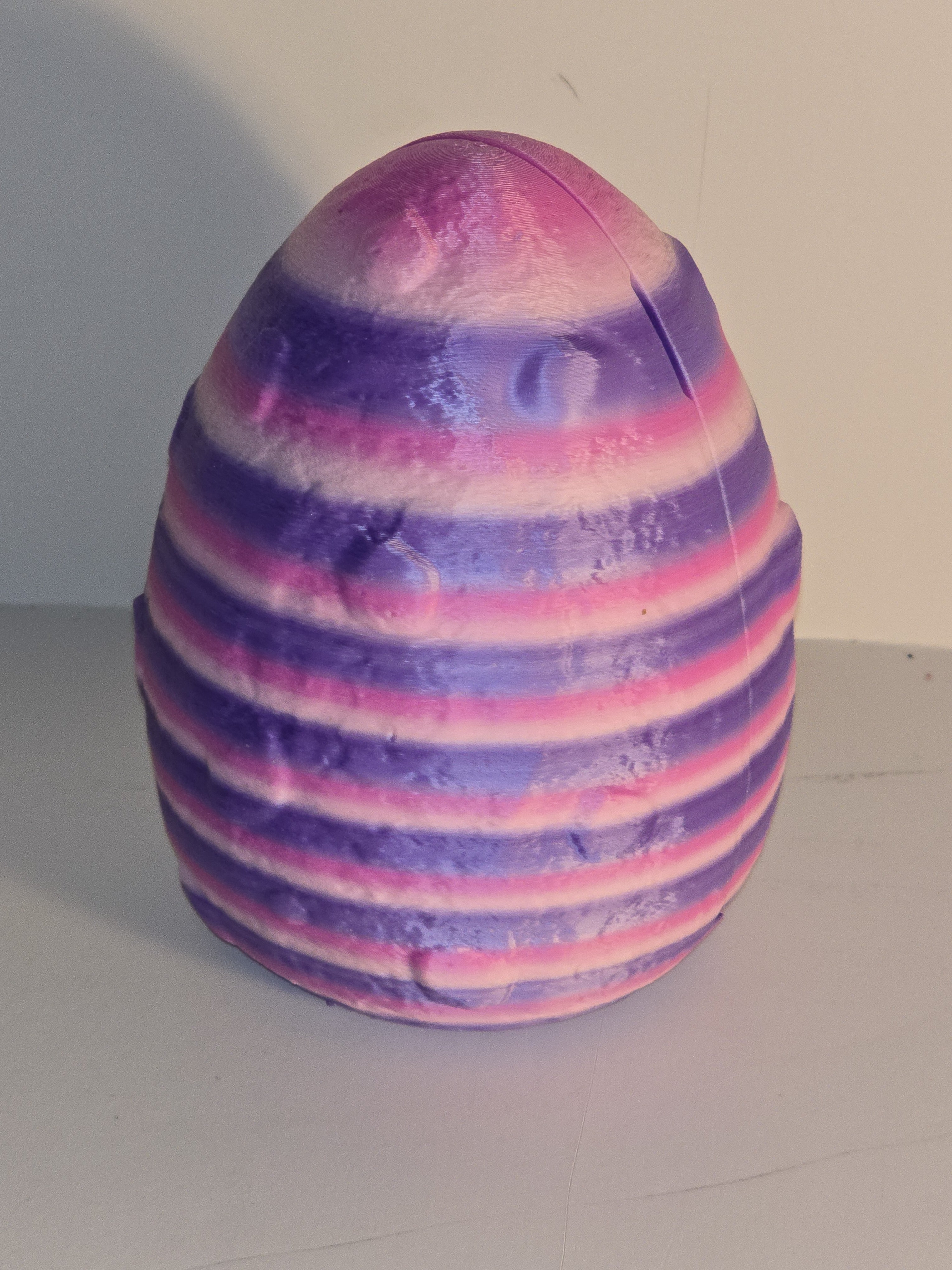 3D Printed Dinosaur Egg with Hatching Baby T-Rex - Prehistoric Desk Décor"