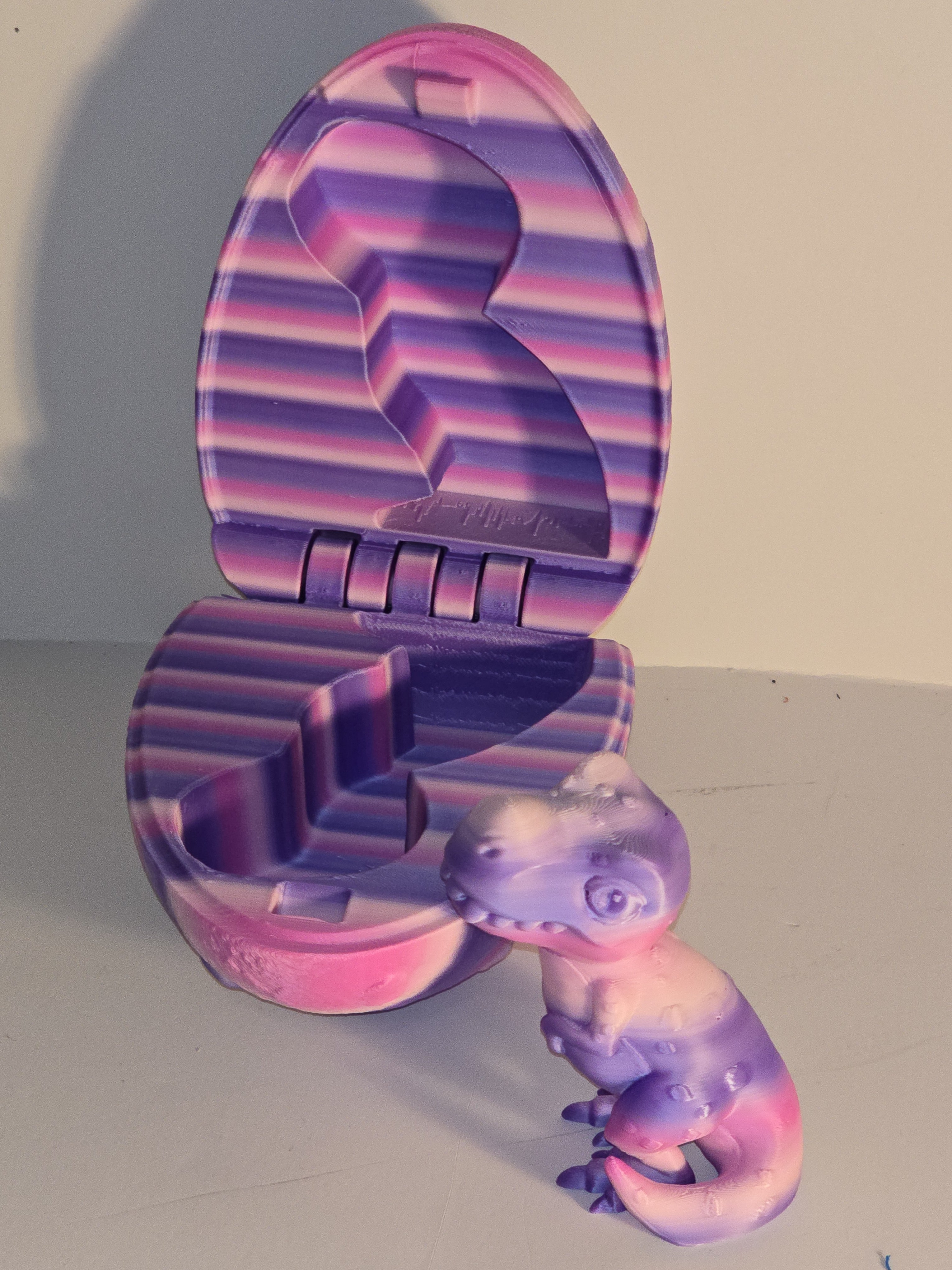 3D Printed Dinosaur Egg with Hatching Baby T-Rex - Prehistoric Desk Décor"