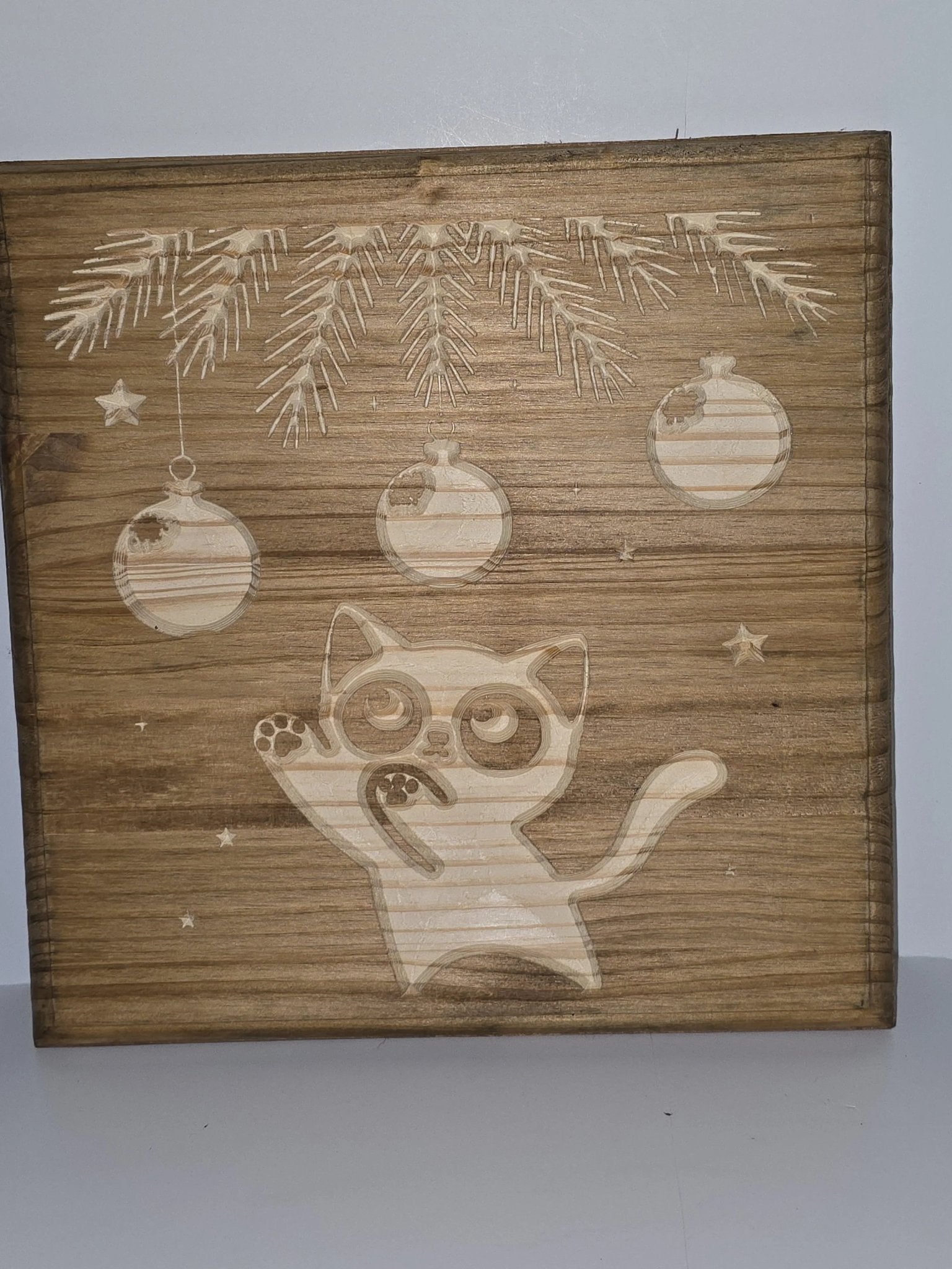 Cat and Christmas Tree wooden Plaque - 3D Printed Gifts & Custom Wood Plaques | Papajess